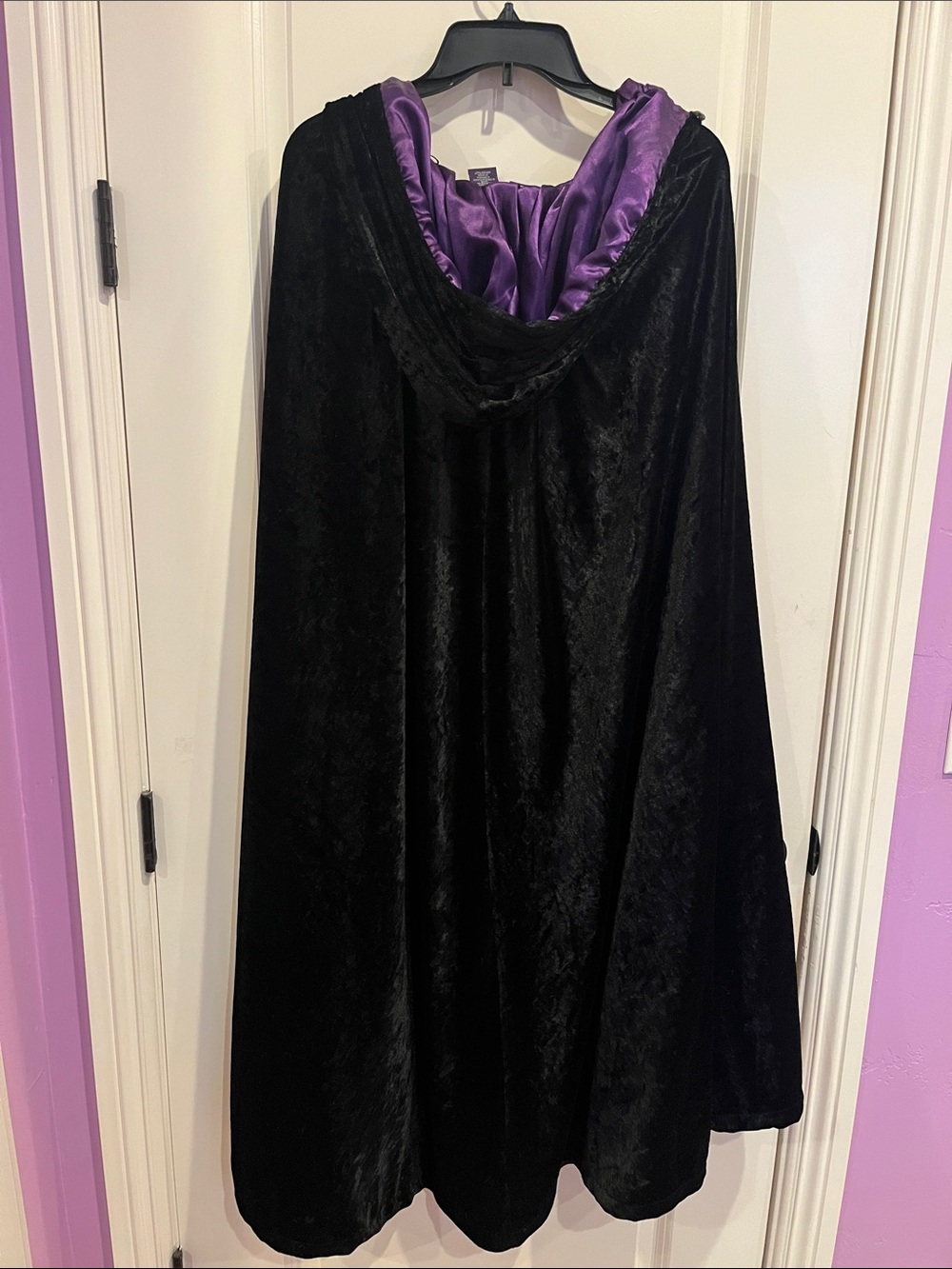 Black Velveteen Hooded Cape with Purple Lining Size L - Picture 4 of 4